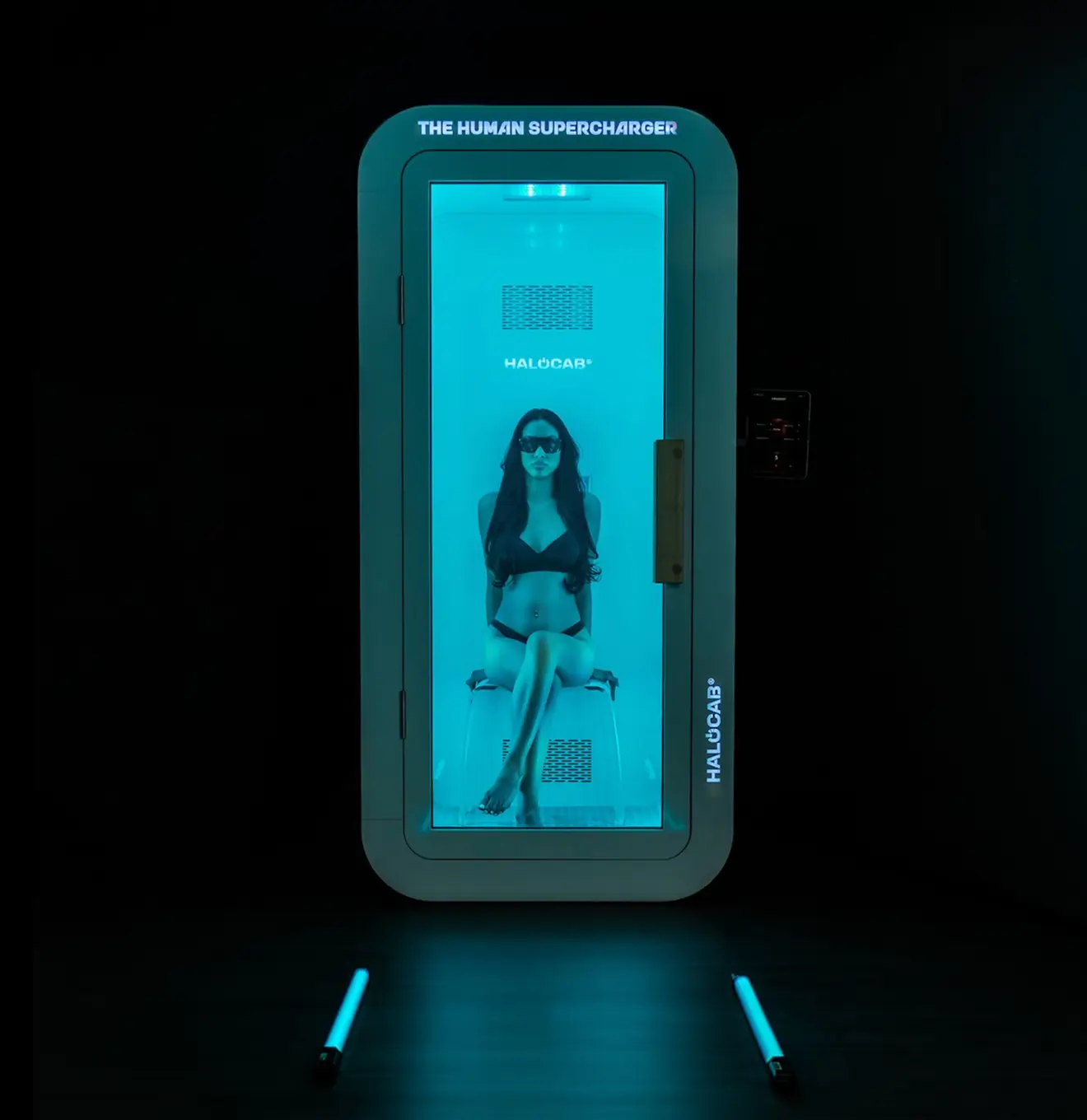 Cabine Halocab « The Human Supercharger », personne installée dans la lumière