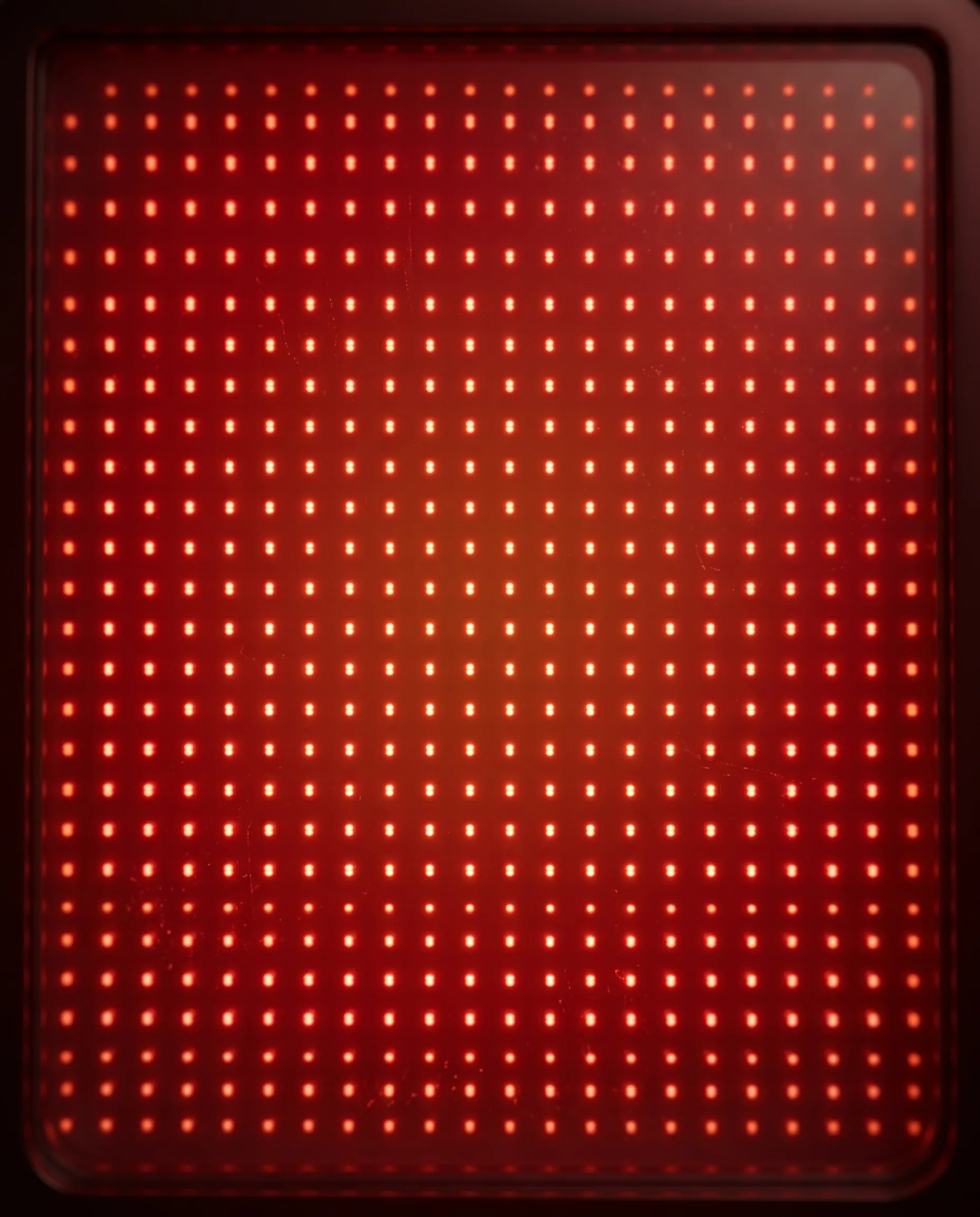 Gros plan sur le panneau de LED rouge et proche infrarouge de l'Halocab